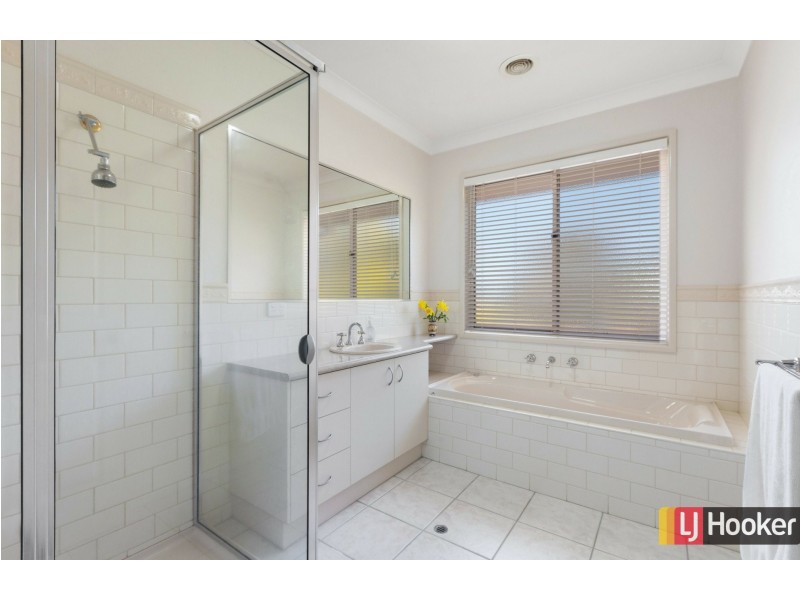 87 Valley Drive, Hidden Valley VIC 3756