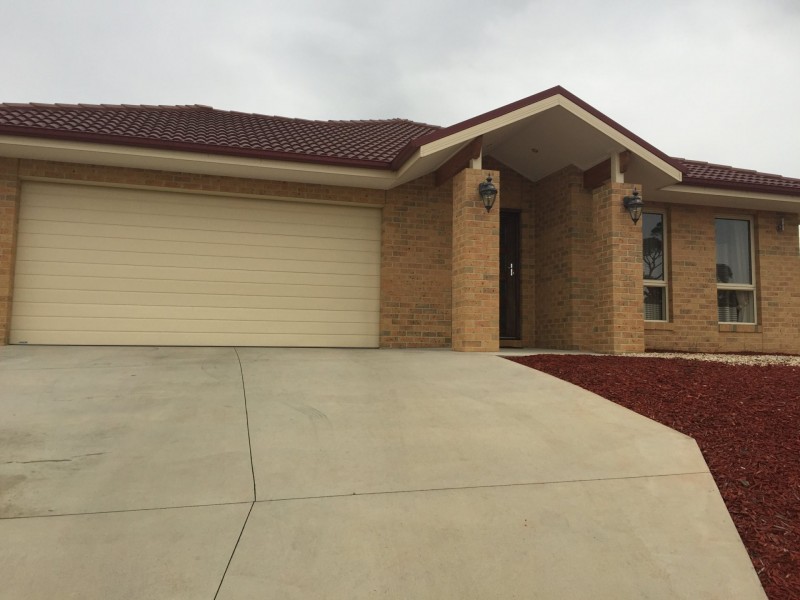 19 Aurina Drive, Hidden Valley VIC 3756