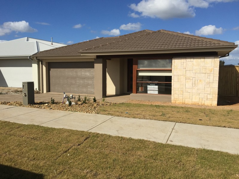 8 Hillcrest Road, Beveridge VIC 3753