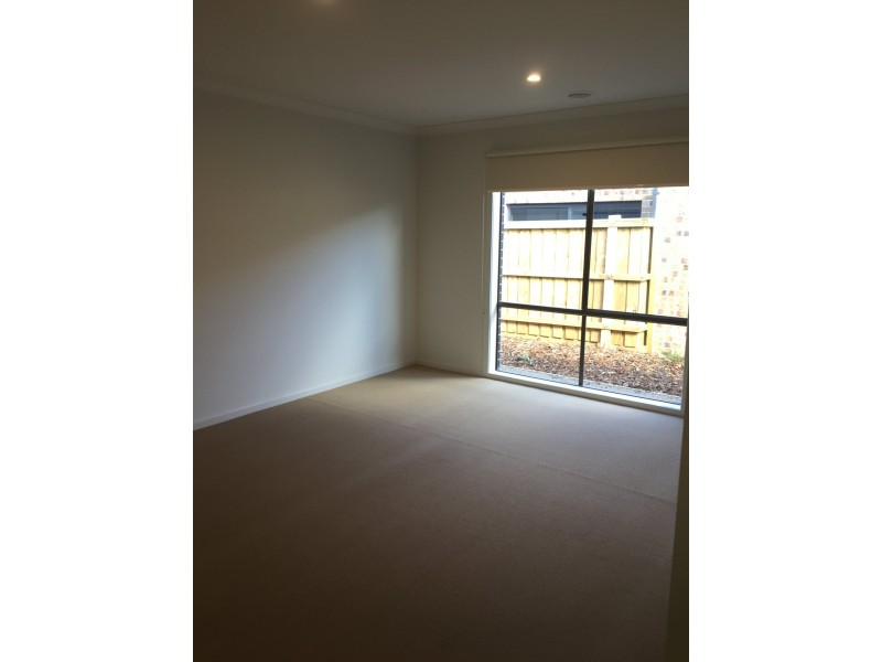 8 Hillcrest Road, Beveridge VIC 3753