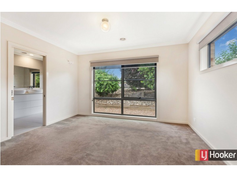 2 The Outlook, Hidden Valley VIC 3756