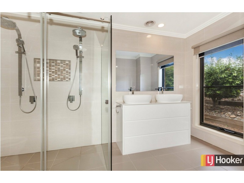 2 The Outlook, Hidden Valley VIC 3756