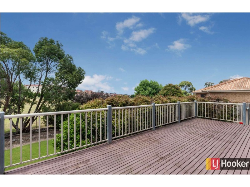 2 The Outlook, Hidden Valley VIC 3756