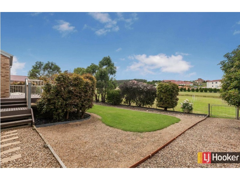 2 The Outlook, Hidden Valley VIC 3756