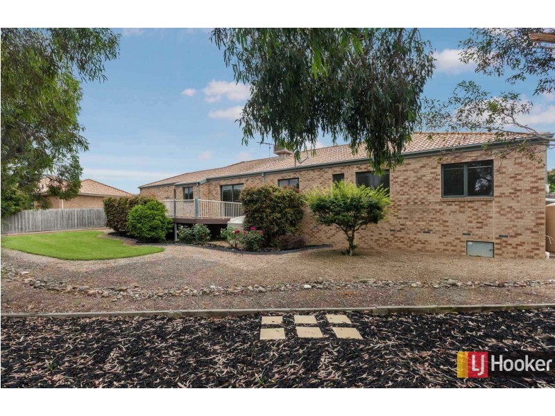 2 The Outlook, Hidden Valley VIC 3756