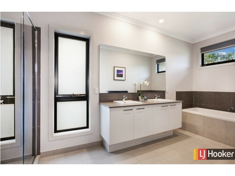 1 Belleview Crescent, Beveridge VIC 3753