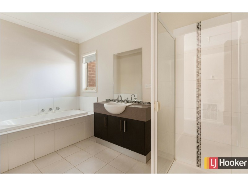 Unit 10/1 Darraweit Road, Wallan VIC 3756