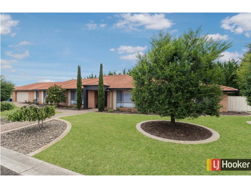 14 Augusta Way, Hidden Valley VIC 3756