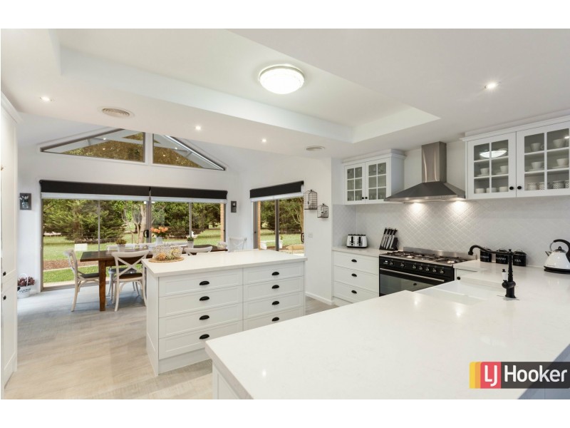 14 Augusta Way, Hidden Valley VIC 3756
