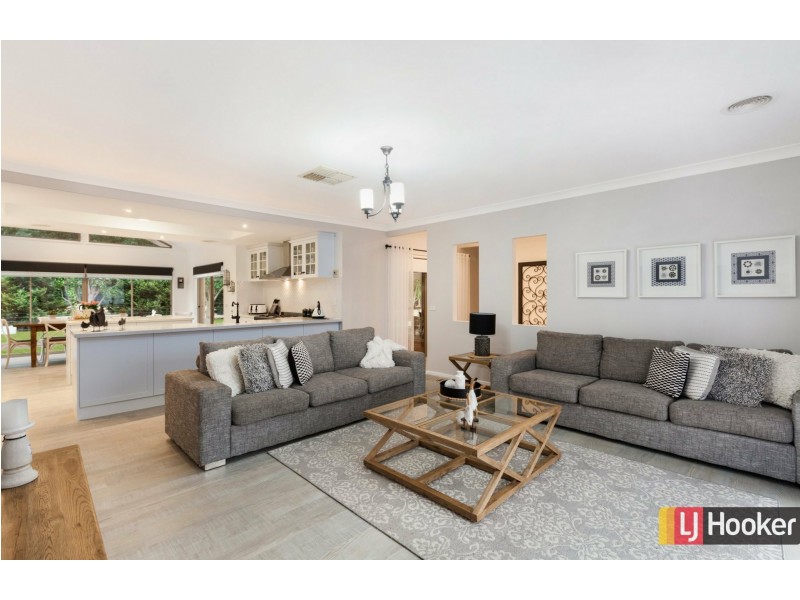 14 Augusta Way, Hidden Valley VIC 3756