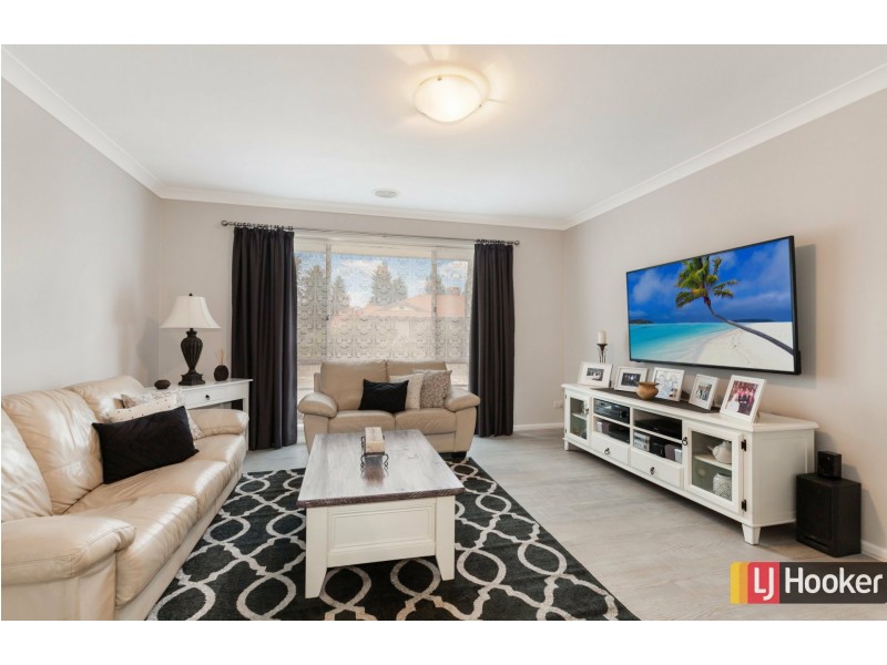14 Augusta Way, Hidden Valley VIC 3756