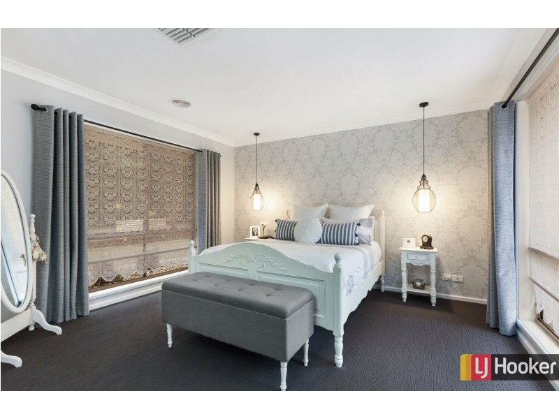 14 Augusta Way, Hidden Valley VIC 3756