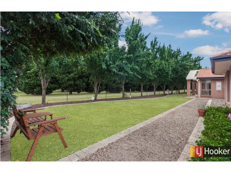 14 Augusta Way, Hidden Valley VIC 3756