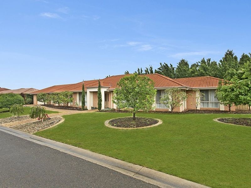 14 Augusta Way, Hidden Valley VIC 3756