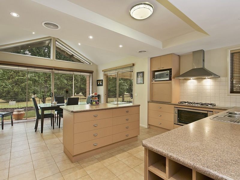 14 Augusta Way, Hidden Valley VIC 3756