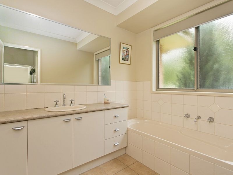 14 Augusta Way, Hidden Valley VIC 3756