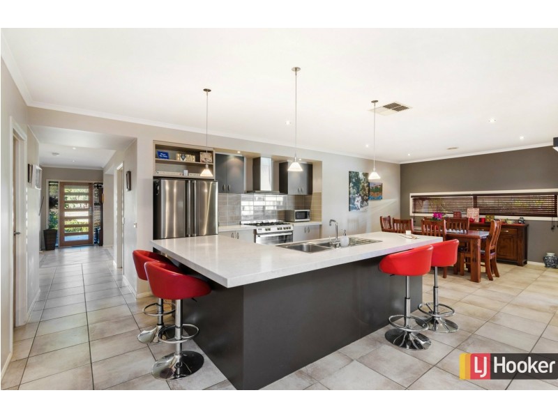56 St Andrews Close, Hidden Valley VIC 3756