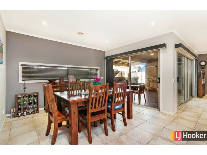 56 St Andrews Close, Hidden Valley VIC 3756