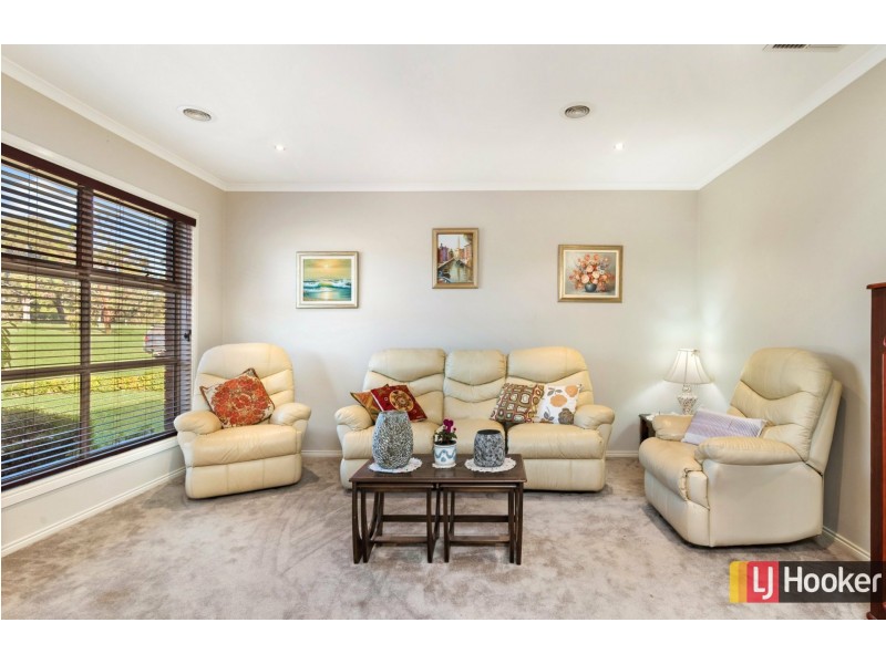 56 St Andrews Close, Hidden Valley VIC 3756