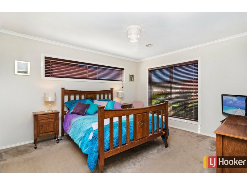56 St Andrews Close, Hidden Valley VIC 3756