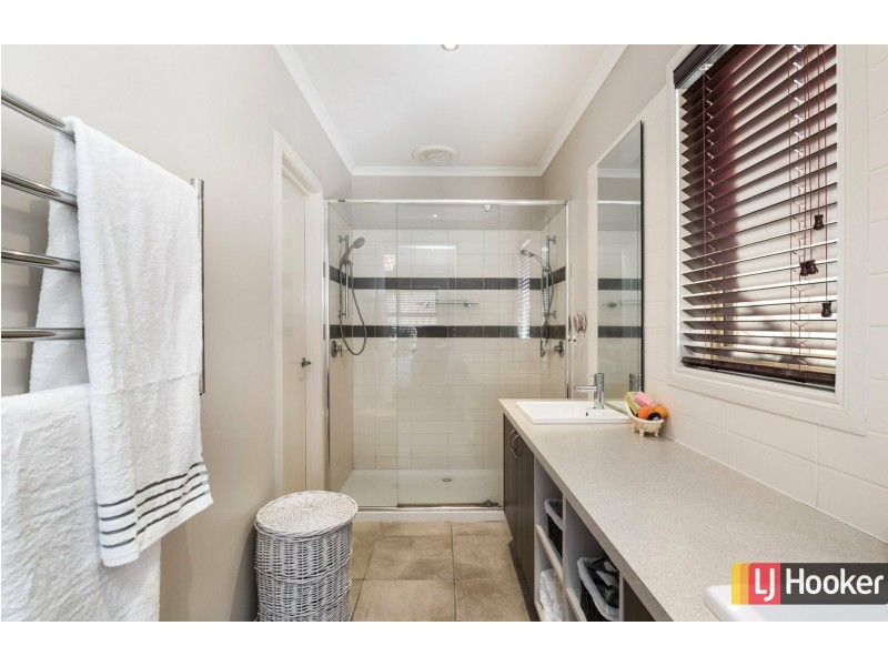 56 St Andrews Close, Hidden Valley VIC 3756