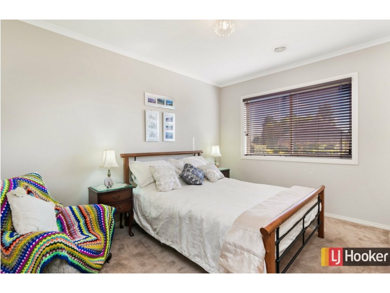 56 St Andrews Close, Hidden Valley VIC 3756