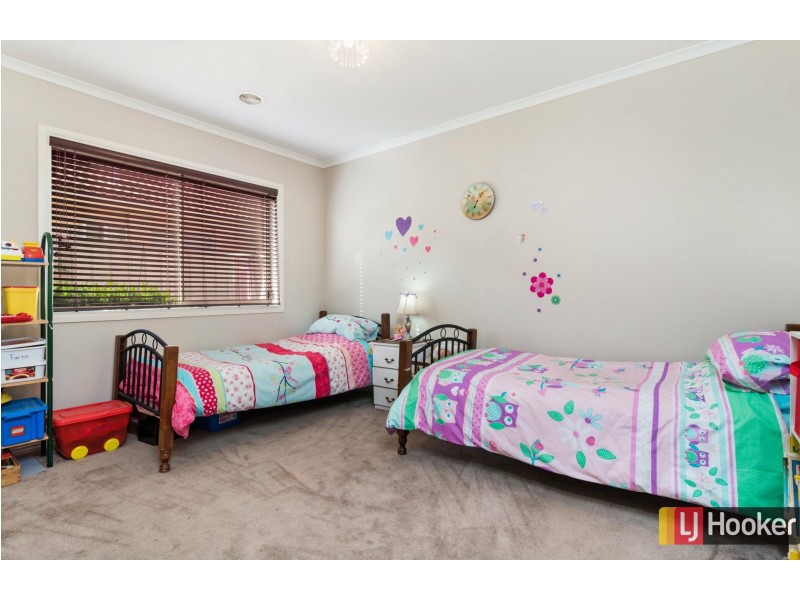 56 St Andrews Close, Hidden Valley VIC 3756