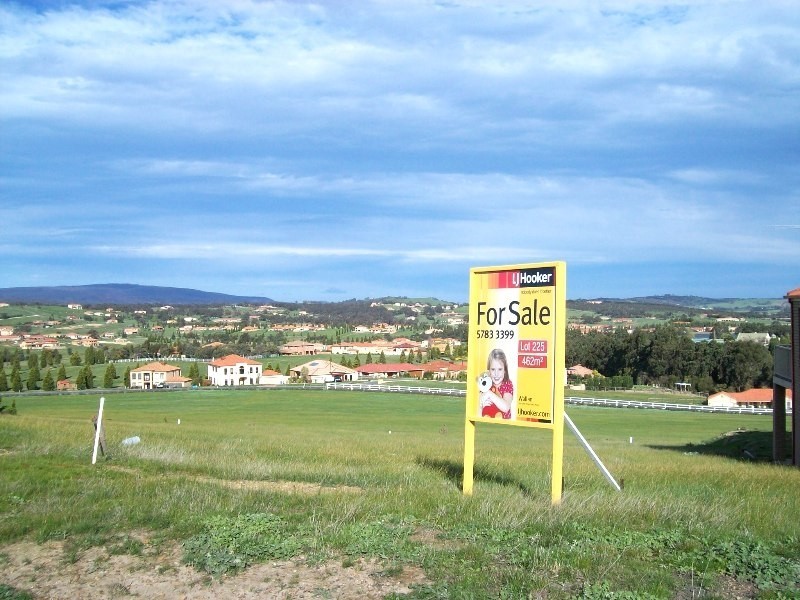 225/ Siena Way, Hidden Valley VIC 3756