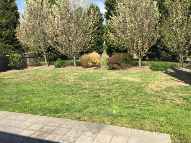 70 Augusta Way, Hidden Valley VIC 3756