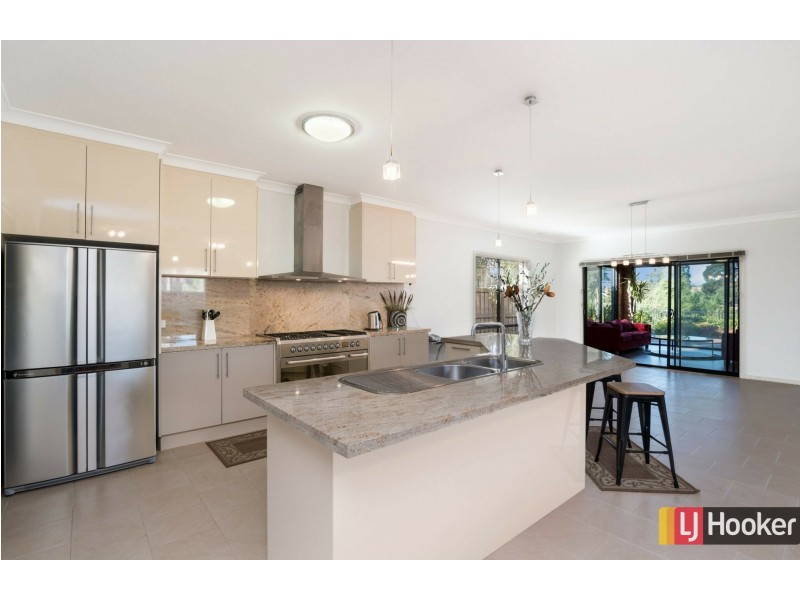 31 Lakeside Drive, Hidden Valley VIC 3756