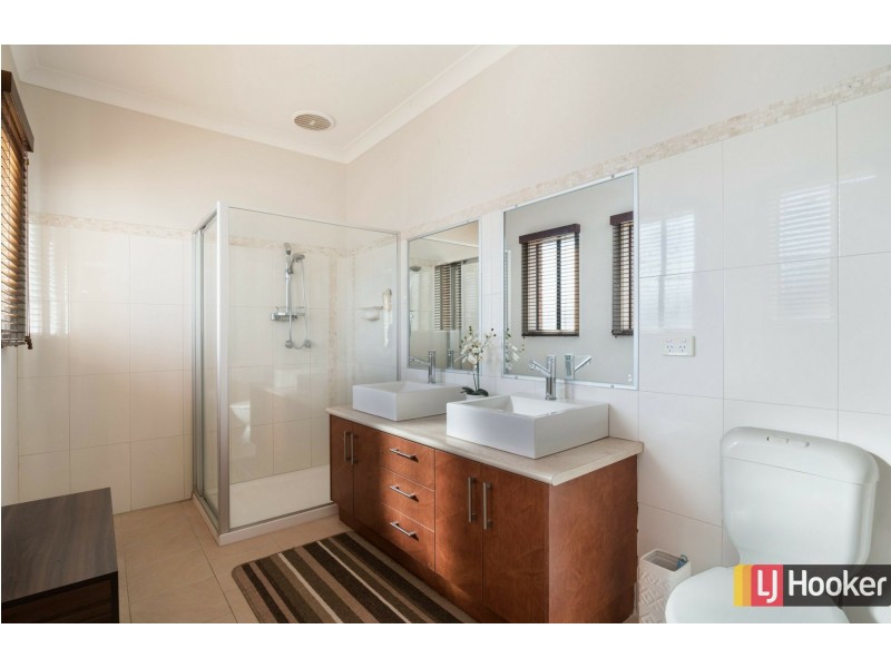 31 Lakeside Drive, Hidden Valley VIC 3756