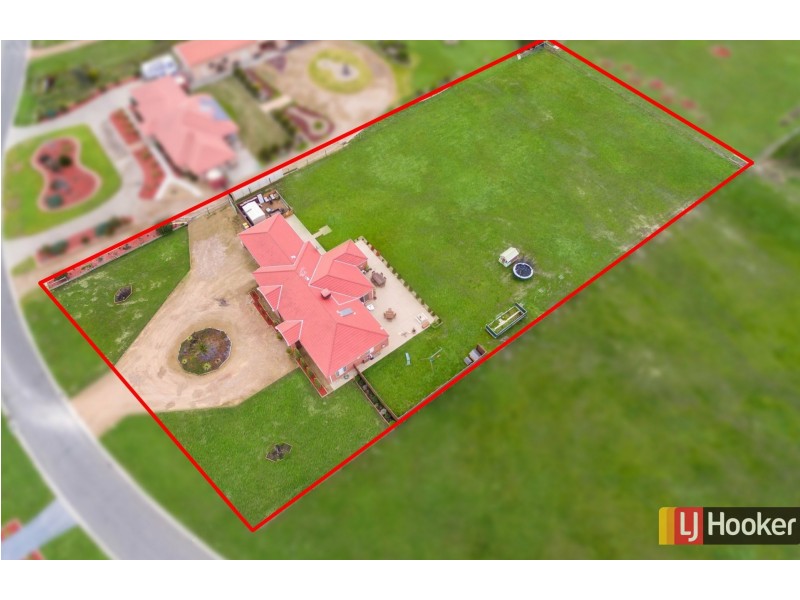 16 Cavallo Crescent, Hidden Valley VIC 3756