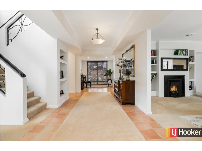 4 Lakeview Close, Hidden Valley VIC 3756