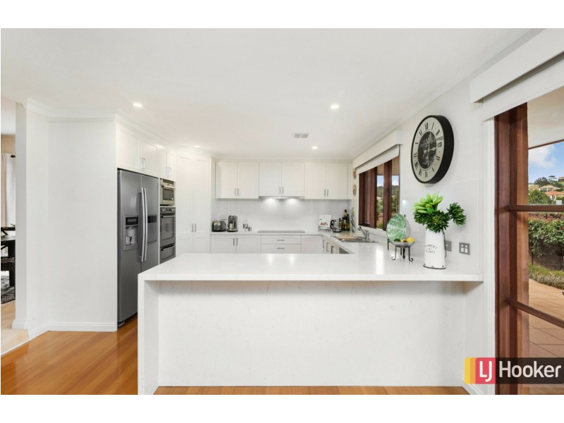 4 Lakeview Close, Hidden Valley VIC 3756