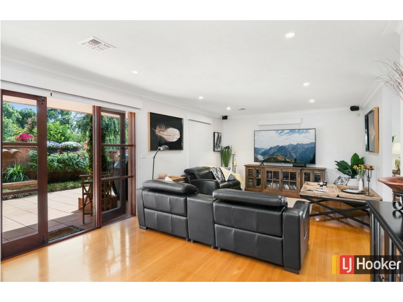 4 Lakeview Close, Hidden Valley VIC 3756