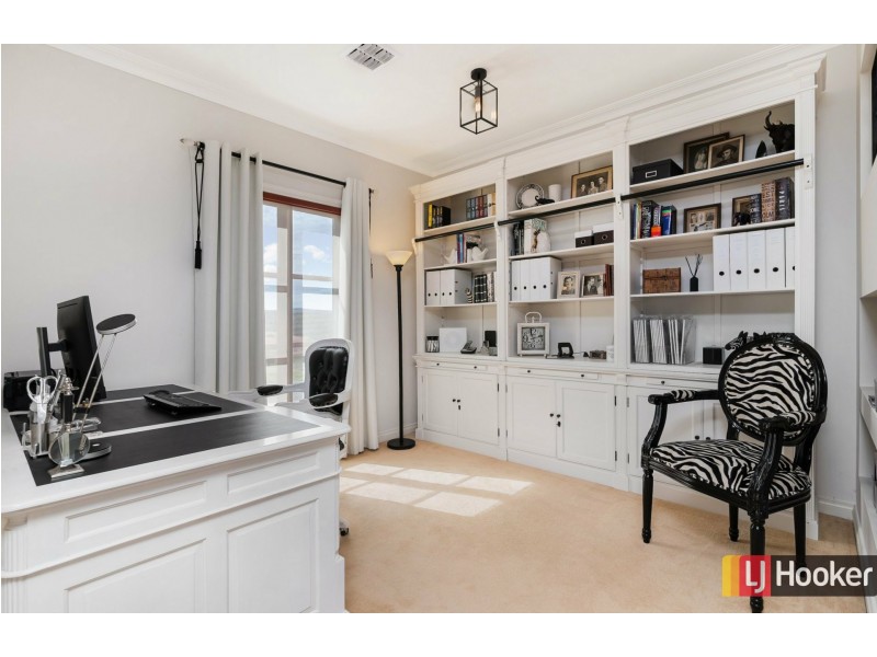 4 Lakeview Close, Hidden Valley VIC 3756