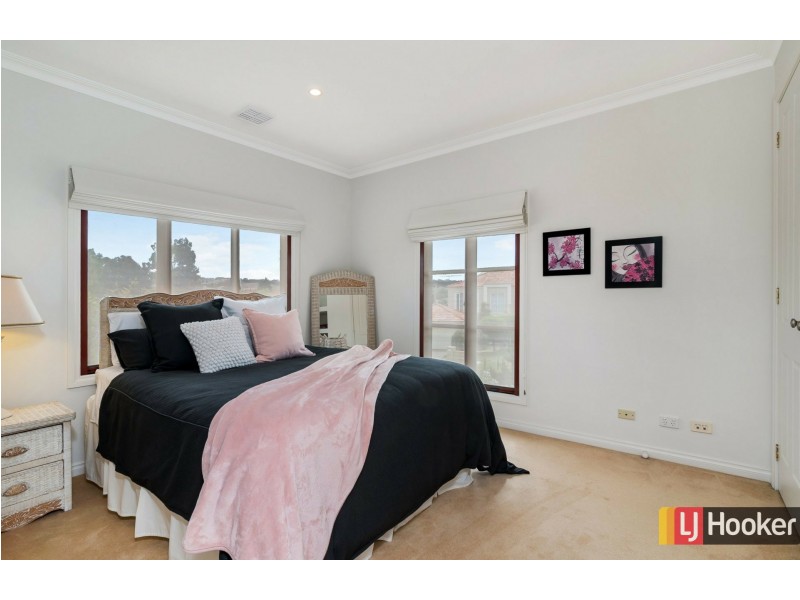 4 Lakeview Close, Hidden Valley VIC 3756