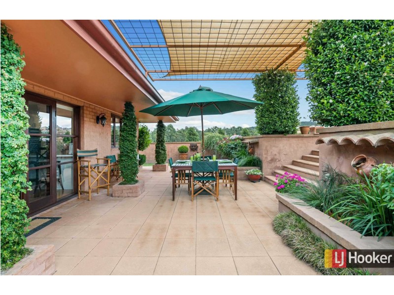 4 Lakeview Close, Hidden Valley VIC 3756