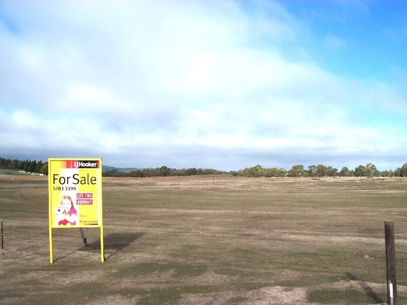 744/ Cavallo Crescent, Hidden Valley VIC 3756