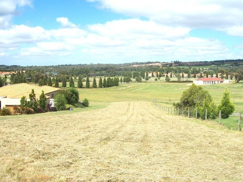 452/ Valley Drive, Hidden Valley VIC 3756