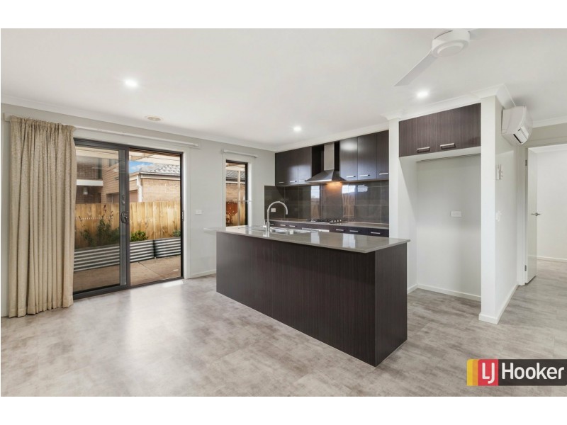 25 Berry Saltbush Drive, Wallan VIC 3756