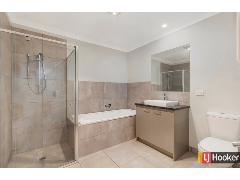 25 Berry Saltbush Drive, Wallan VIC 3756