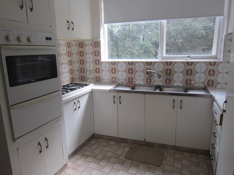 2/31 Holroyd Avenue, St Kilda East VIC 3183