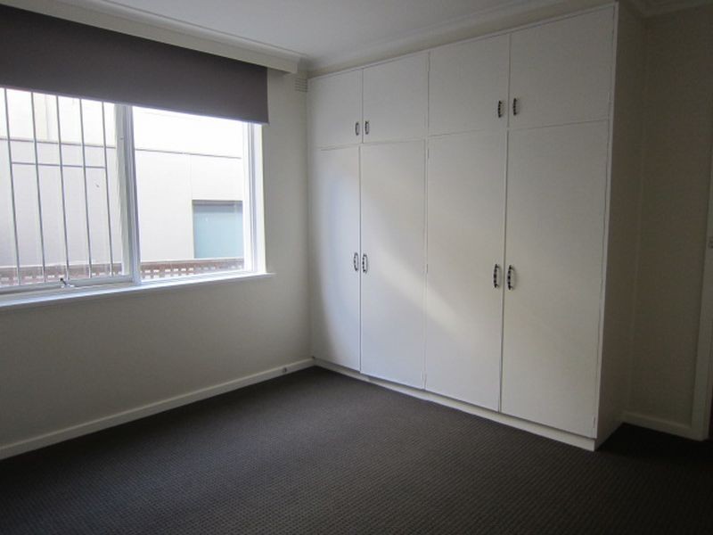 2/31 Holroyd Avenue, St Kilda East VIC 3183