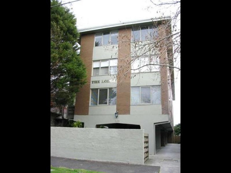 9/211 Brighton Road, Elwood VIC 3184