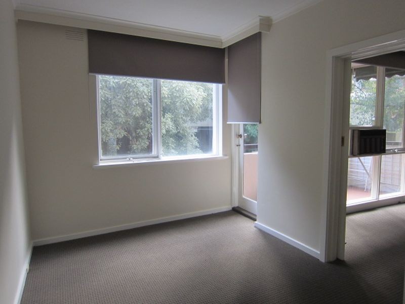 2/31 Holroyd Avenue, St Kilda East VIC 3183