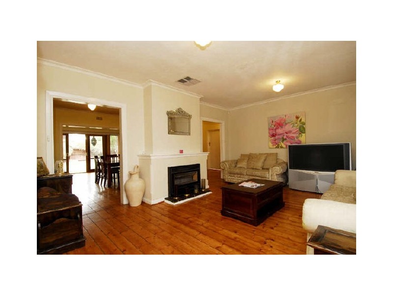 14 Howard Ave, Ormond VIC 3204