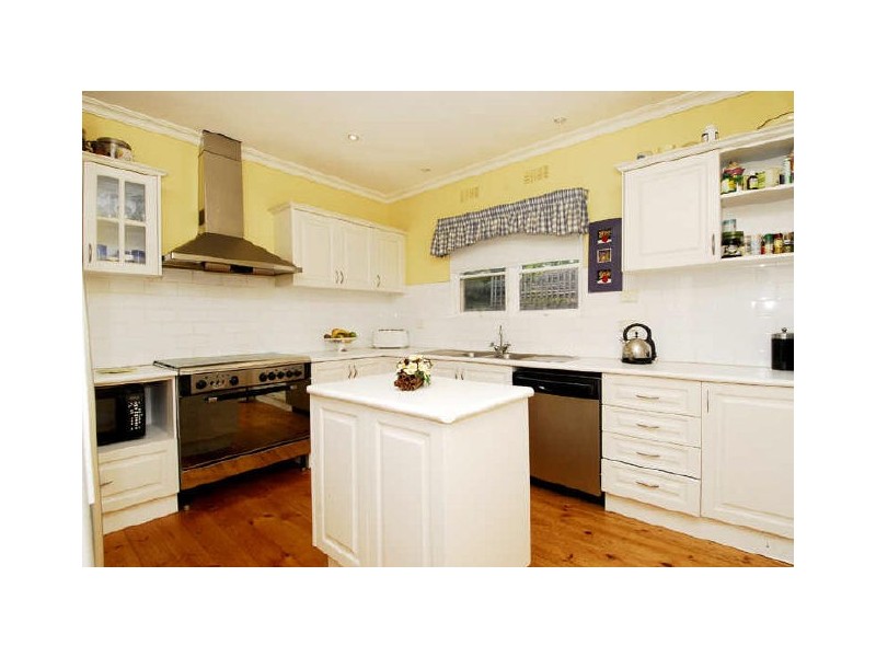 14 Howard Ave, Ormond VIC 3204