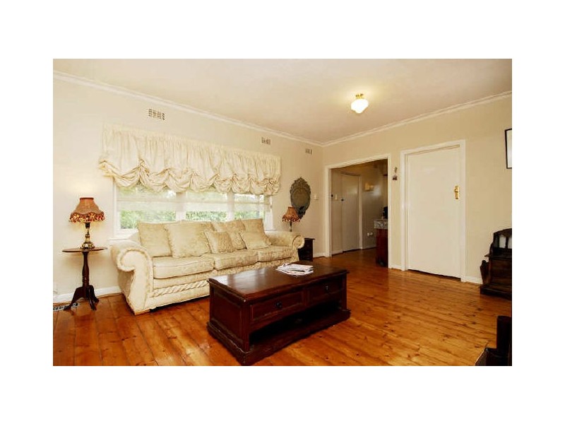 14 Howard Ave, Ormond VIC 3204