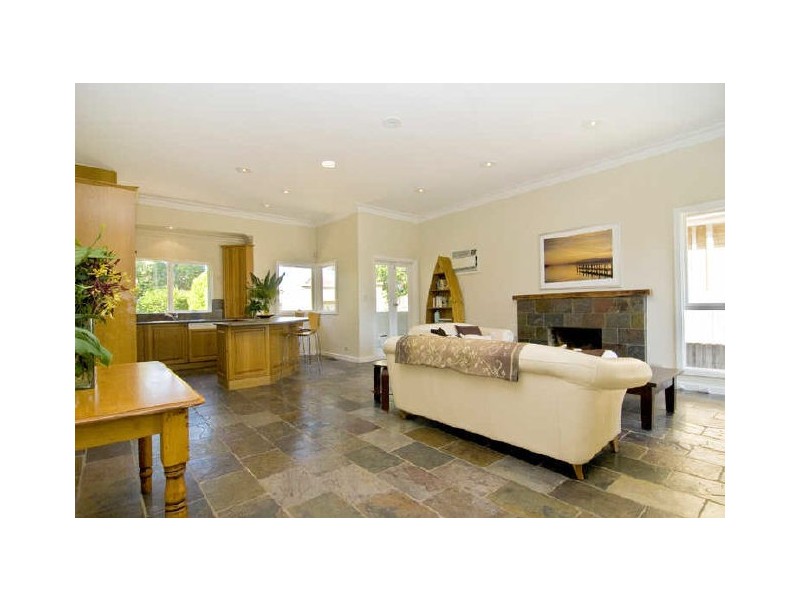 16 Norman Street, Mckinnon VIC 3204